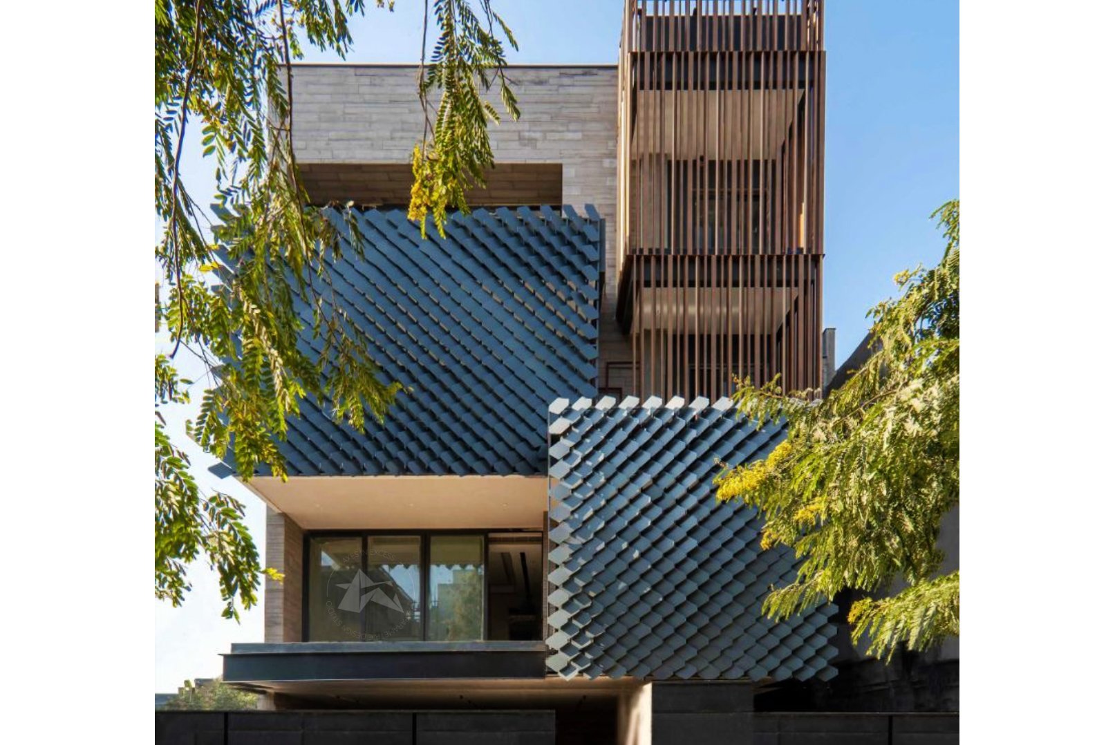 Hexagonal aluminium parametric screen installed on a commercial office facade