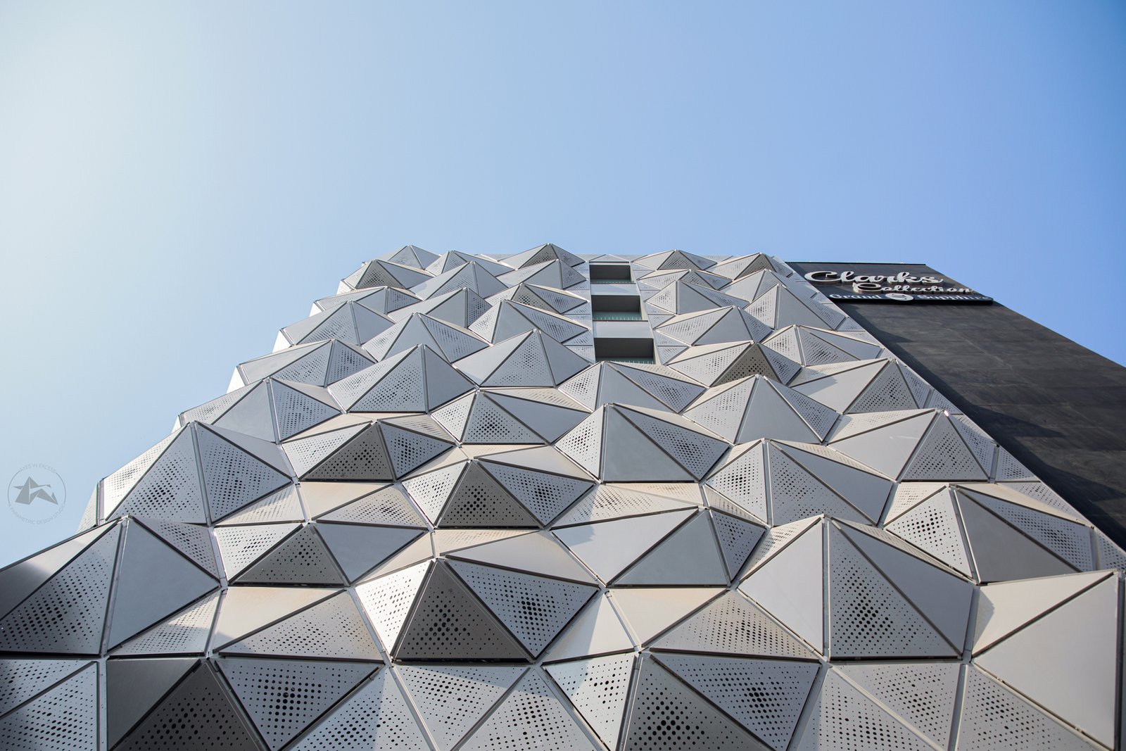 Aluminium hexagonal facade panels with triangular geometry axes in excess