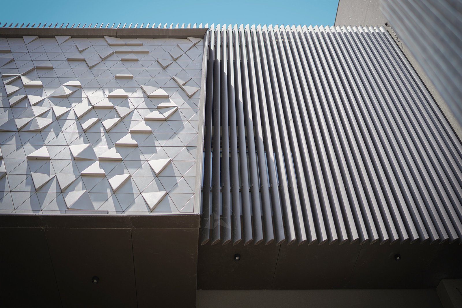Modern bungalow facade design by Axes in Excess