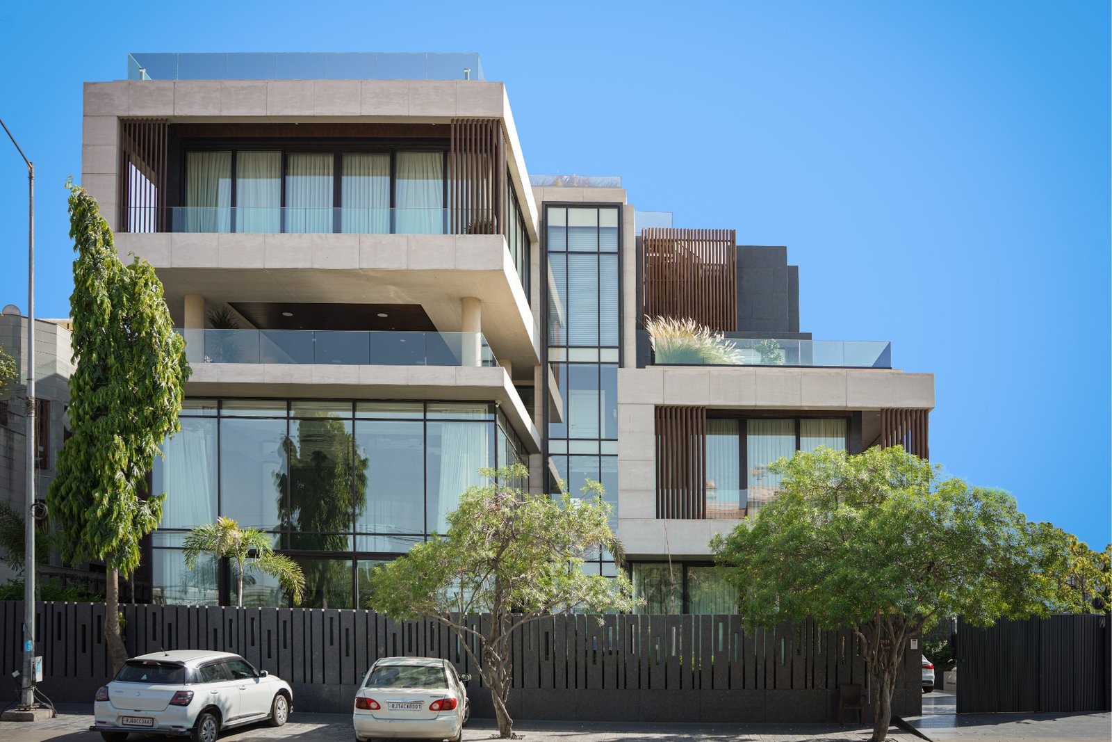 Modern aluminium facade system for private residence