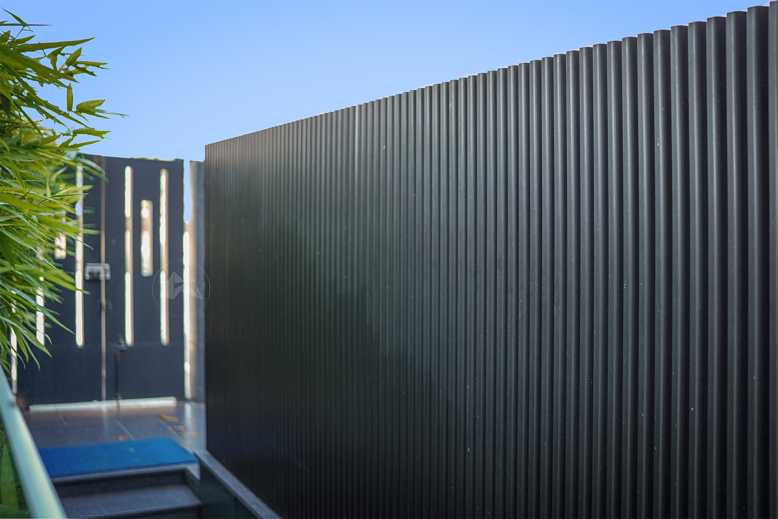 S Louvers privacy system for residential building