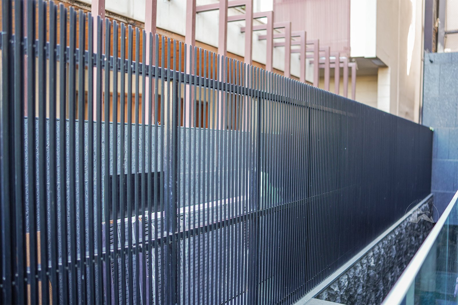 Residential facade with Grille 2550 shaft louvers