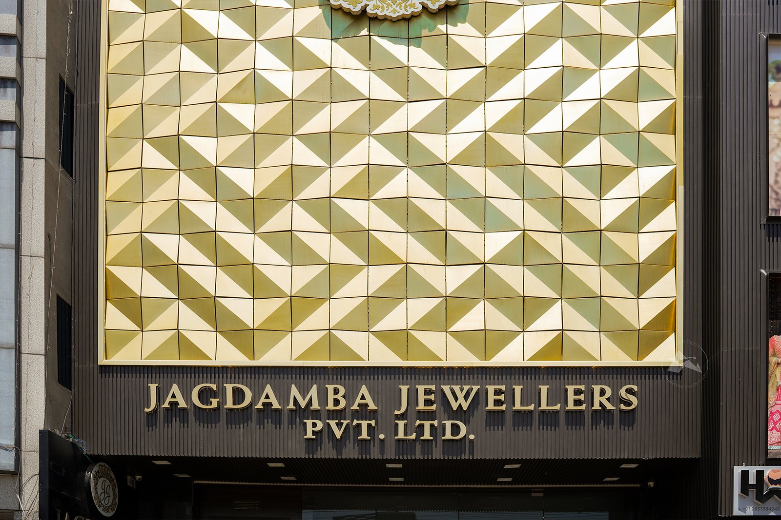 Premium aluminium facade for jewellery showroom