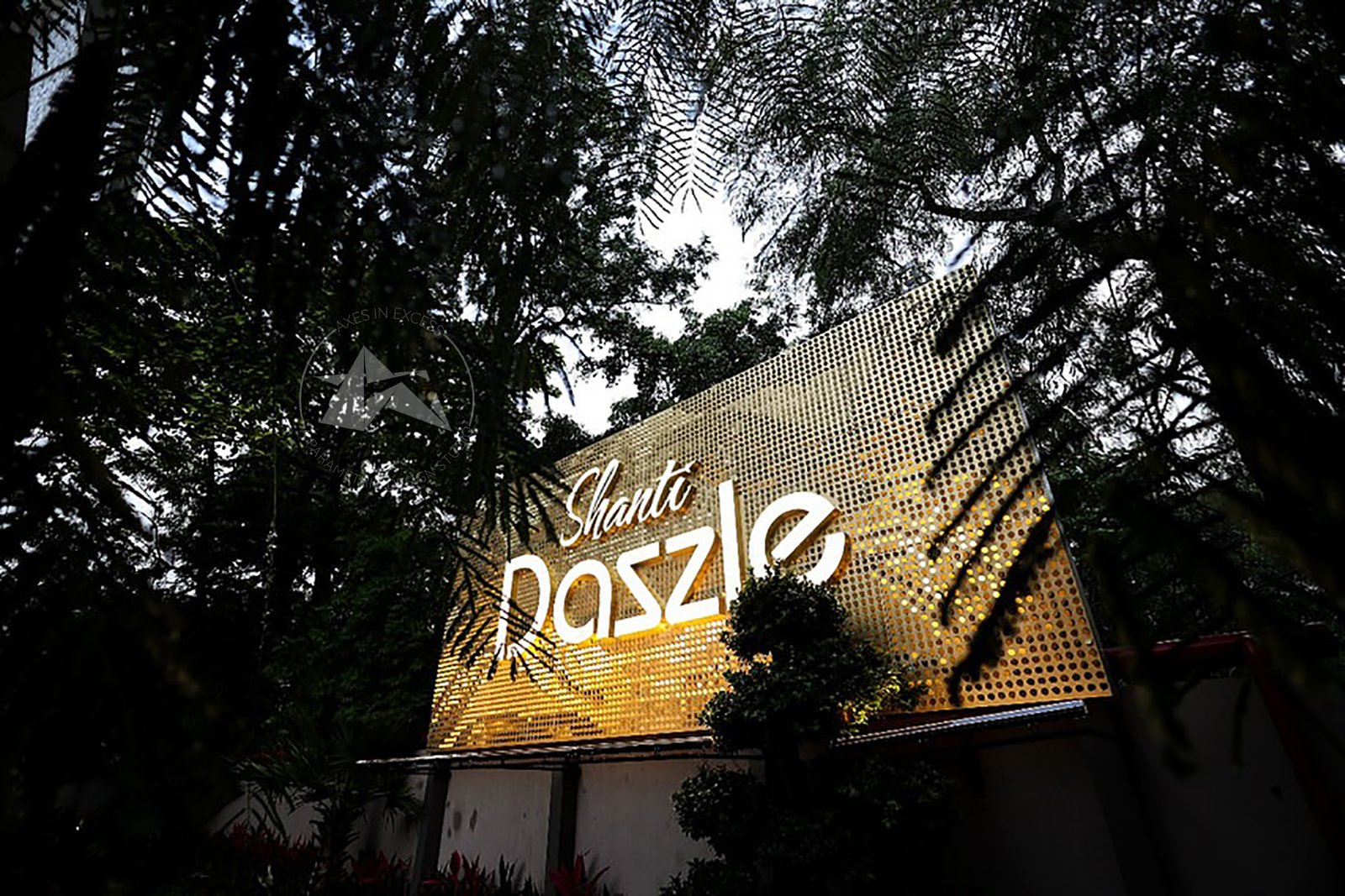 Gold anodized aluminium entrance screen design