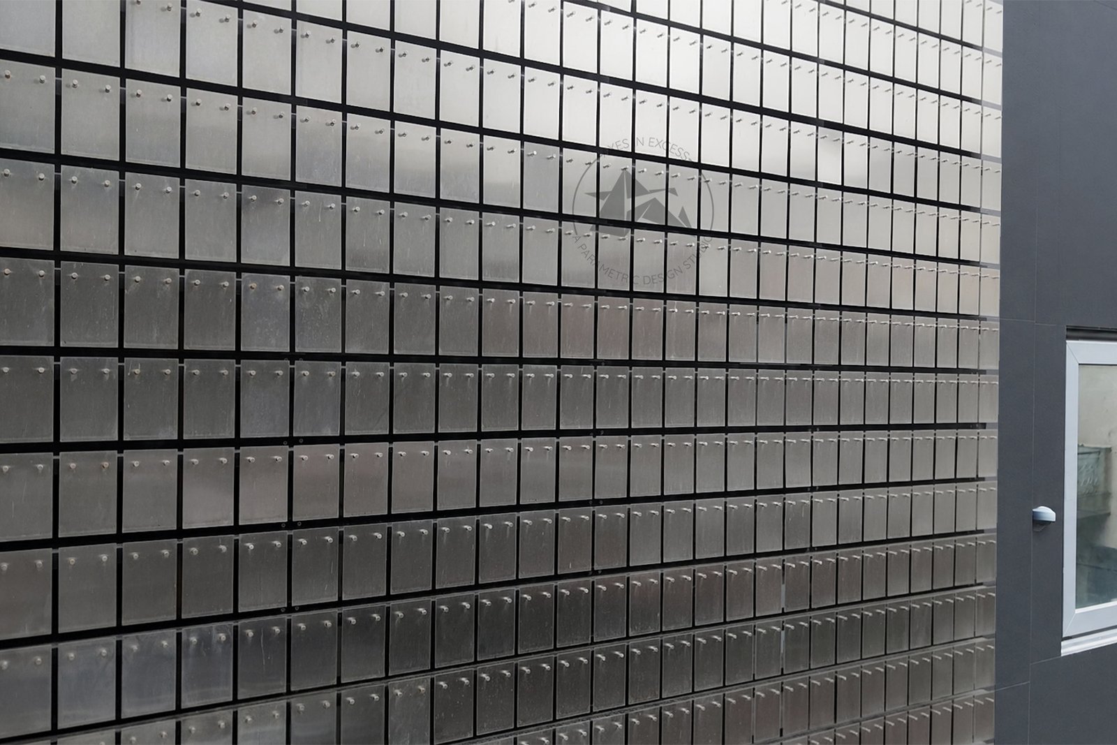 Dynamic kinetic facade responding to wind movement