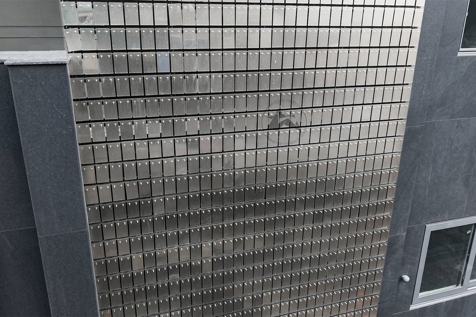 Rectangular kinetic facade modules on private residence