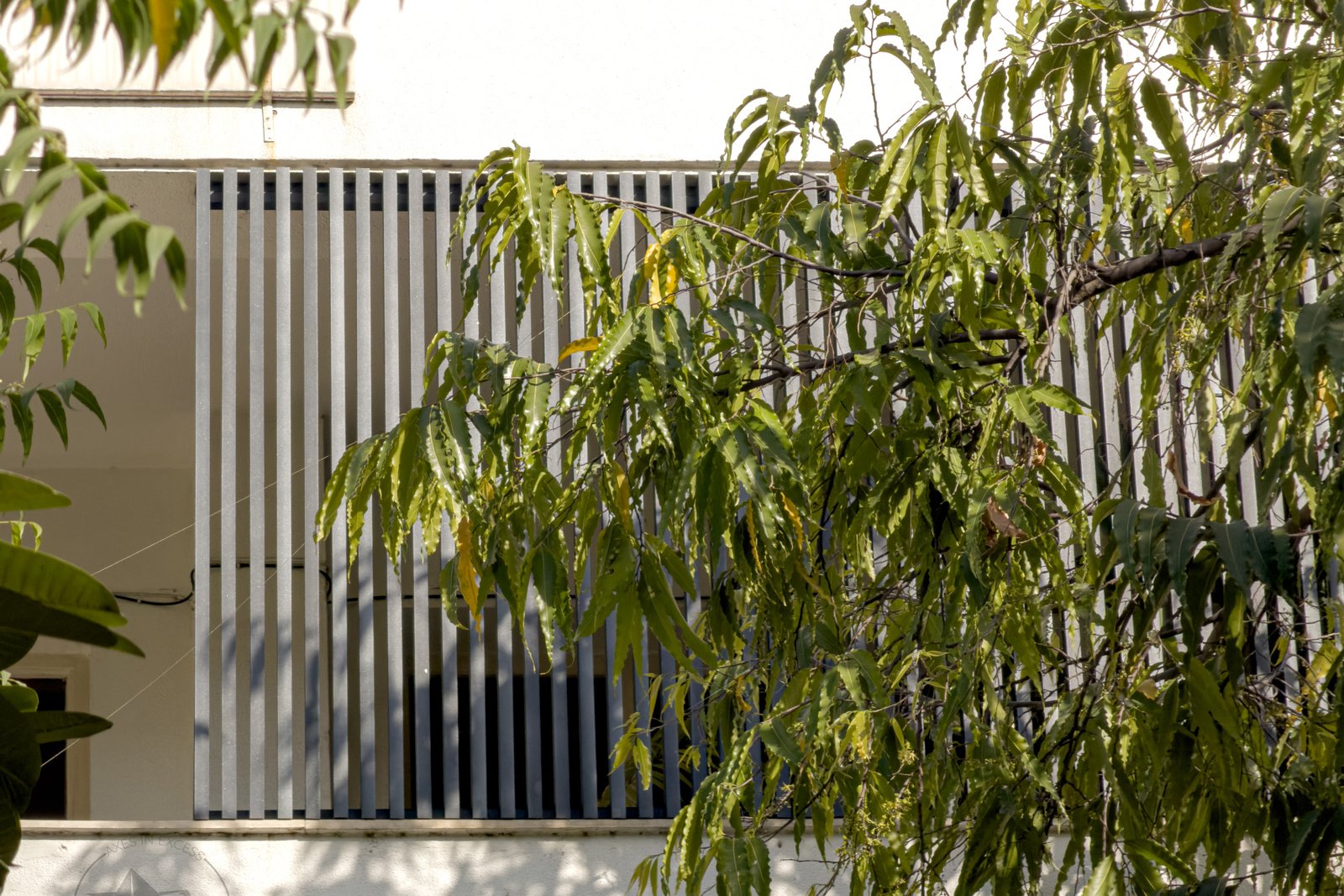 Hospital facade with vertical Grille 2550 aluminium louvers